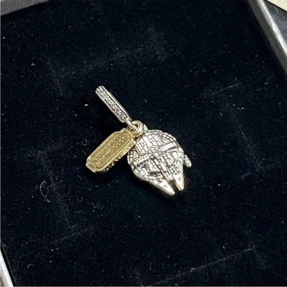 Pandora Star Wars Millennium Falcon Dangle Charm - Picture 8 of 9